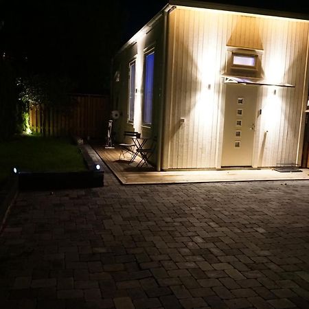 Fresh Happy Little House, 35 M2 In Taeby Appartement Stockholm Buitenkant foto
